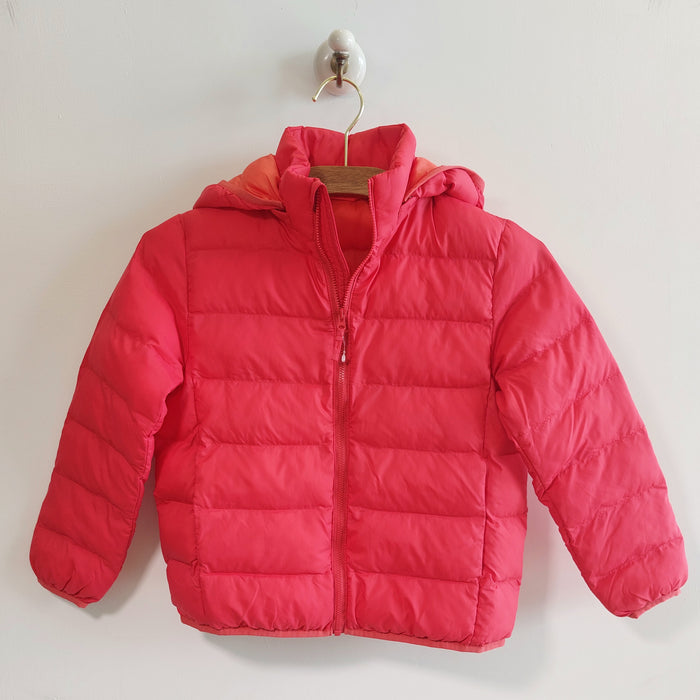UNIQLO Lightweight fuchsia girls’ puffer jacket with removable hood