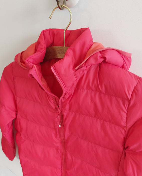 UNIQLO Lightweight fuchsia girls’ puffer jacket with removable hood