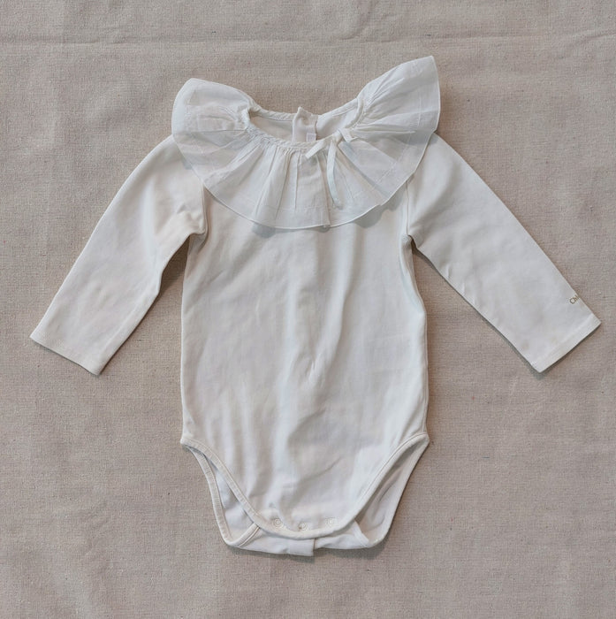 Baby Girl Outfit – TARTINE ET CHOCOLAT Ruffle-Detail Romper & CHLOÉ Long-Sleeved Bodysuit with Ruffled Collar