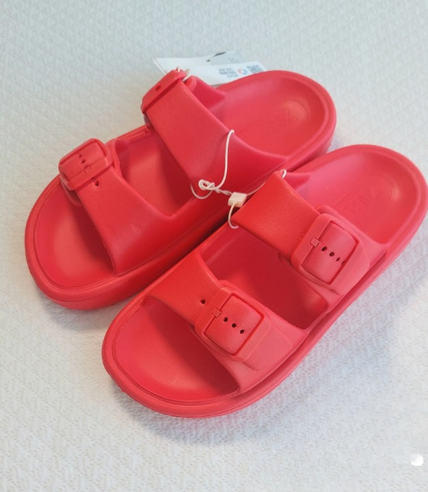 ZARA Rubber kids beach sandals