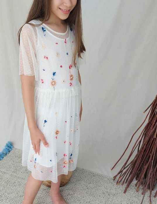 ZARA Girls’ embroidered lace dress