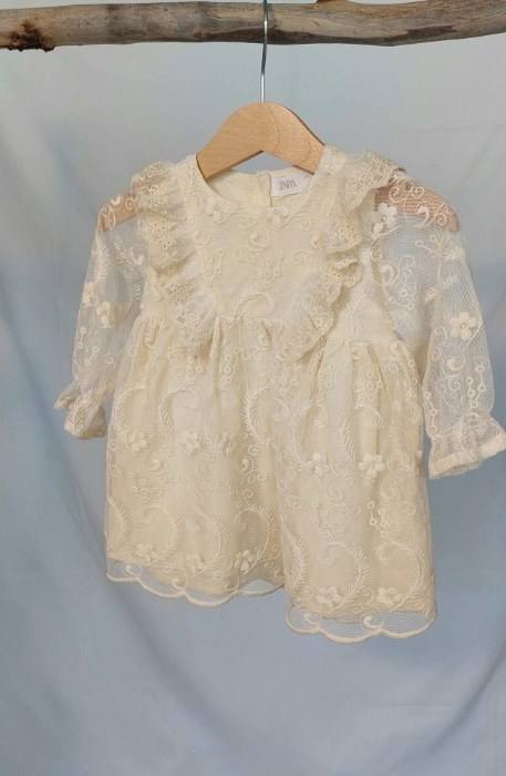 ZARA Baby girls’ cream lace dress